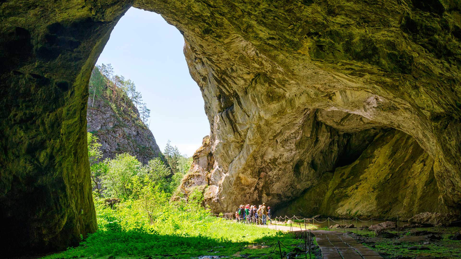  Вход в пещеру Шульган-Таш