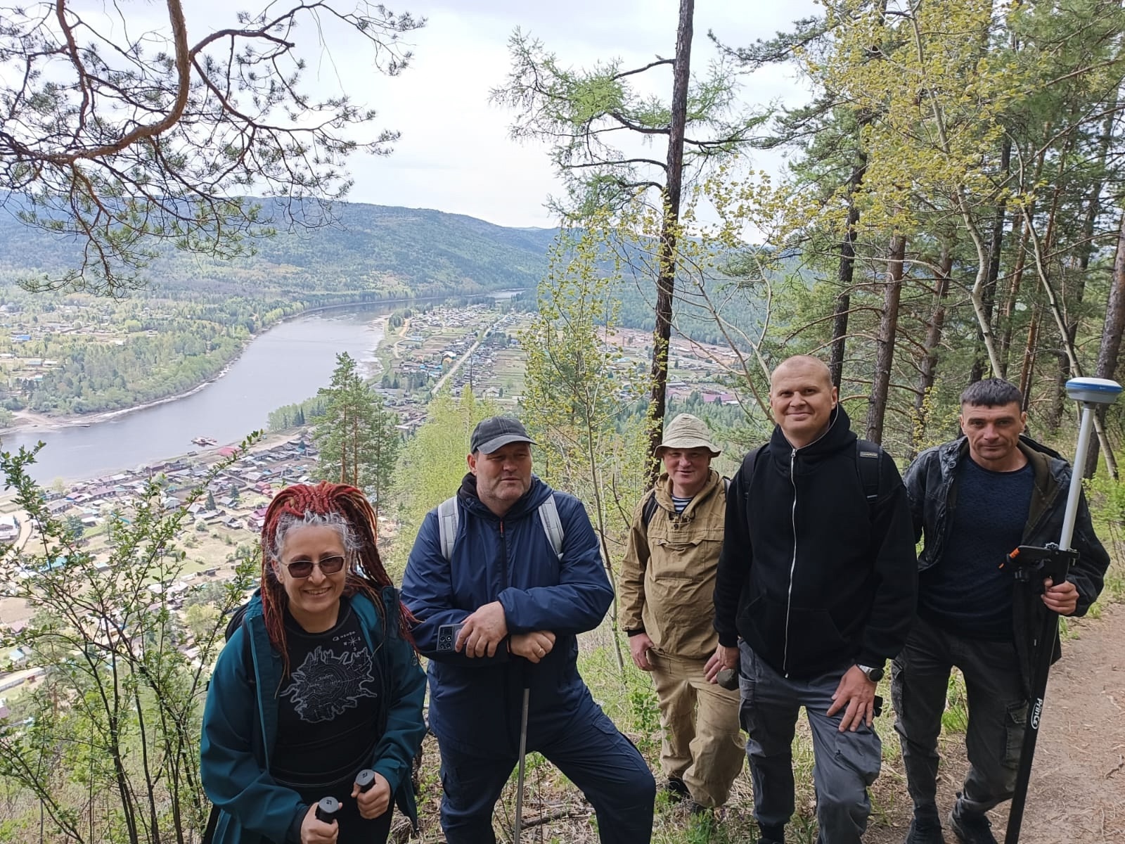  Специалисты Ассоциации ББТ и Министерства природных ресурсов посетили природный памятник «Утёс Шаманский. 33 богатыря» в Иркутской области.
